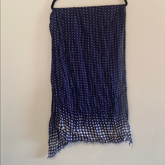 J.Crew Scarf 🔴 - Picture 3 of 4